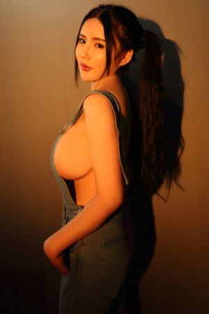 安琪拉翻白眼流眼泪流口水