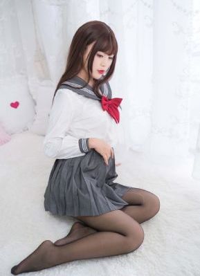 小雪被体育老师抱到仓库