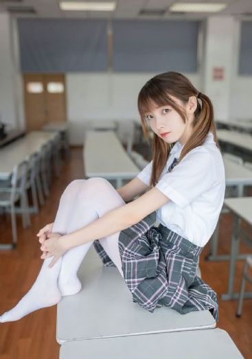 免费美女视频